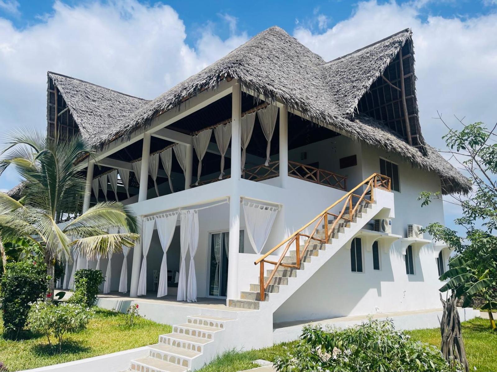 Nyota 11 - Jua Resort Ватаму Екстериор снимка
